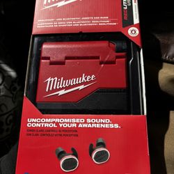 Milwaukee Job Site Earbuds 