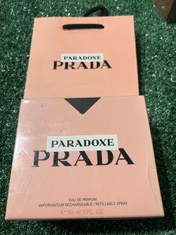Prada Paradoxe perfume