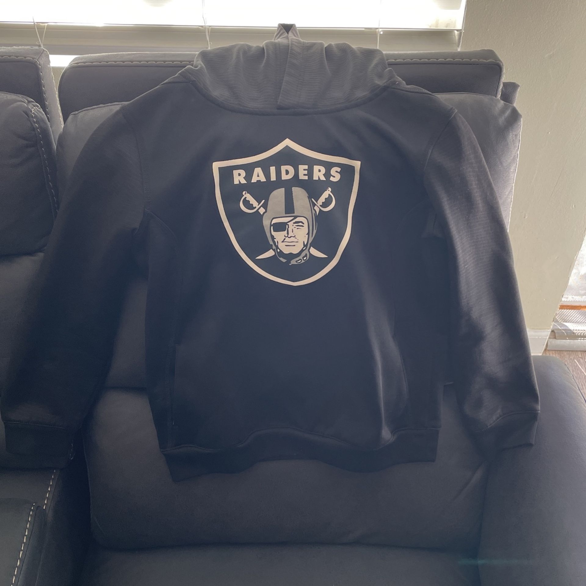 Raiders Sweater Youth Size Medium 