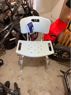 I'm selling a new chair.