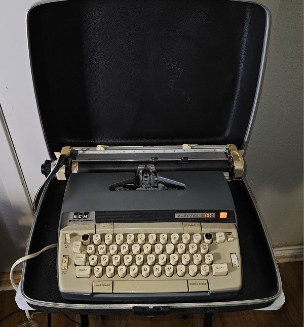 Vintage Smith Corona Electra 120 Portable Electric Typewriter w/Case