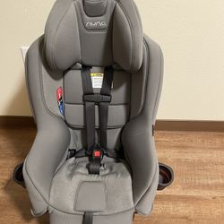 Nuna Rava Car seat The expiration date is 2031.