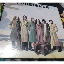 FOREIGNER - (SELF-TITLED) - 1977 ATLANTIC RECORDS VINYL ALBUM - (VG/VG)