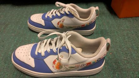 Size 5y Nike shoes