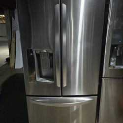 French Door Refrigerator LG 