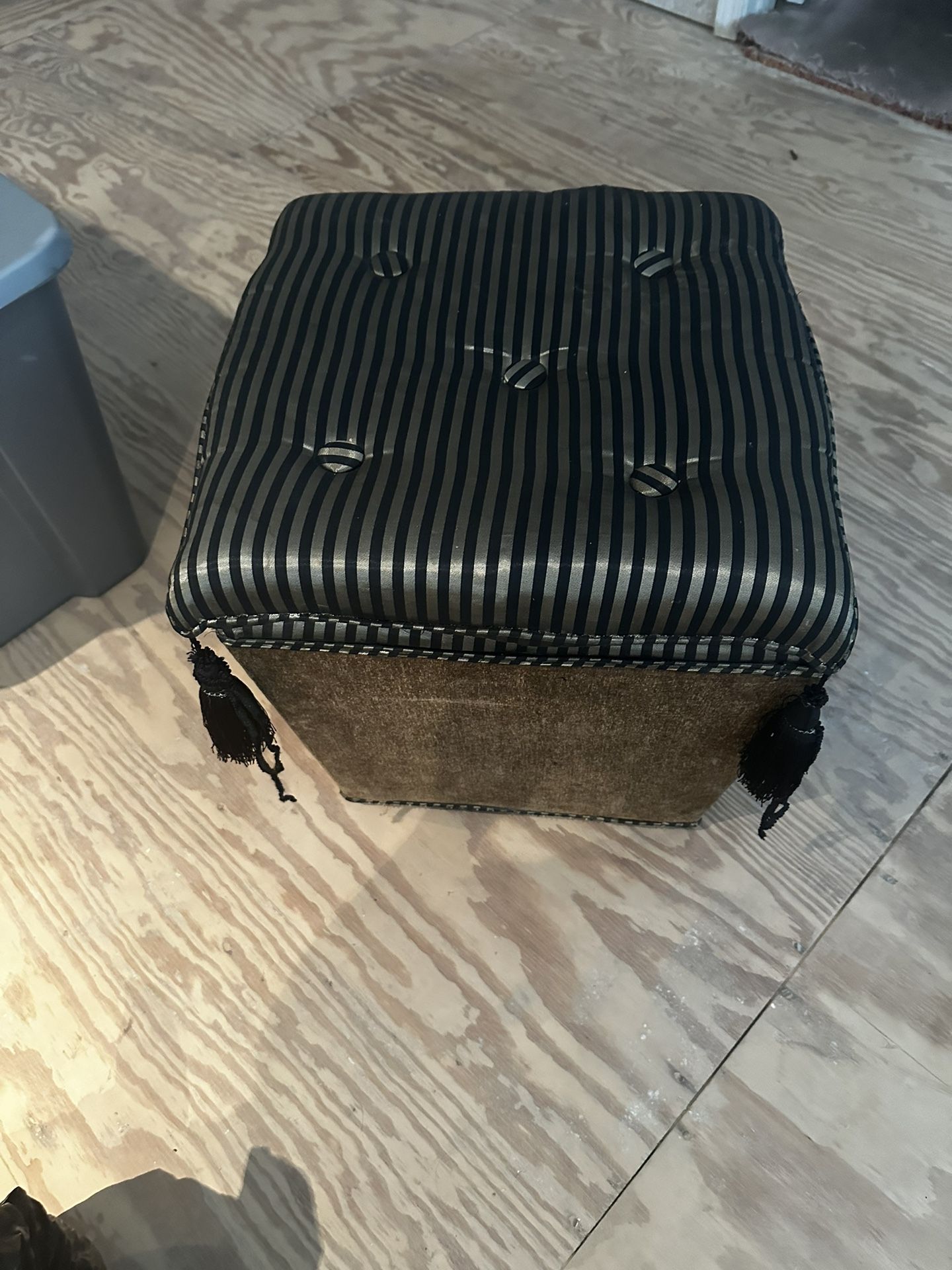 Beautiful Upholstered Ottoman Perfect for a living room, bedroom, family room, den