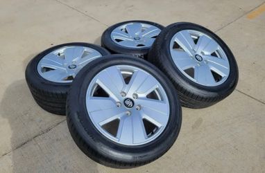 2020-2025 Porsche taycan Oem wheels and tires like new 19