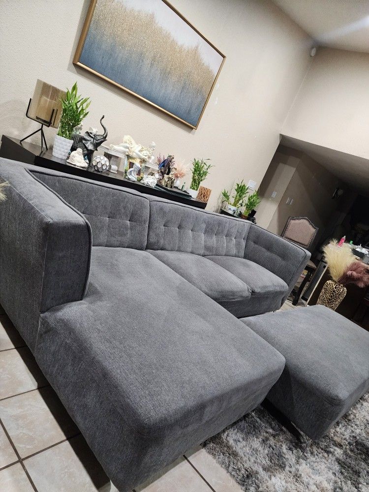 Sofa Sectional Couch With Ottoman In Very Good Condition FREE DELIVERY 🚚