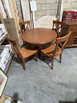 6 Pc. Dining Set w/ Hutch Seats 4