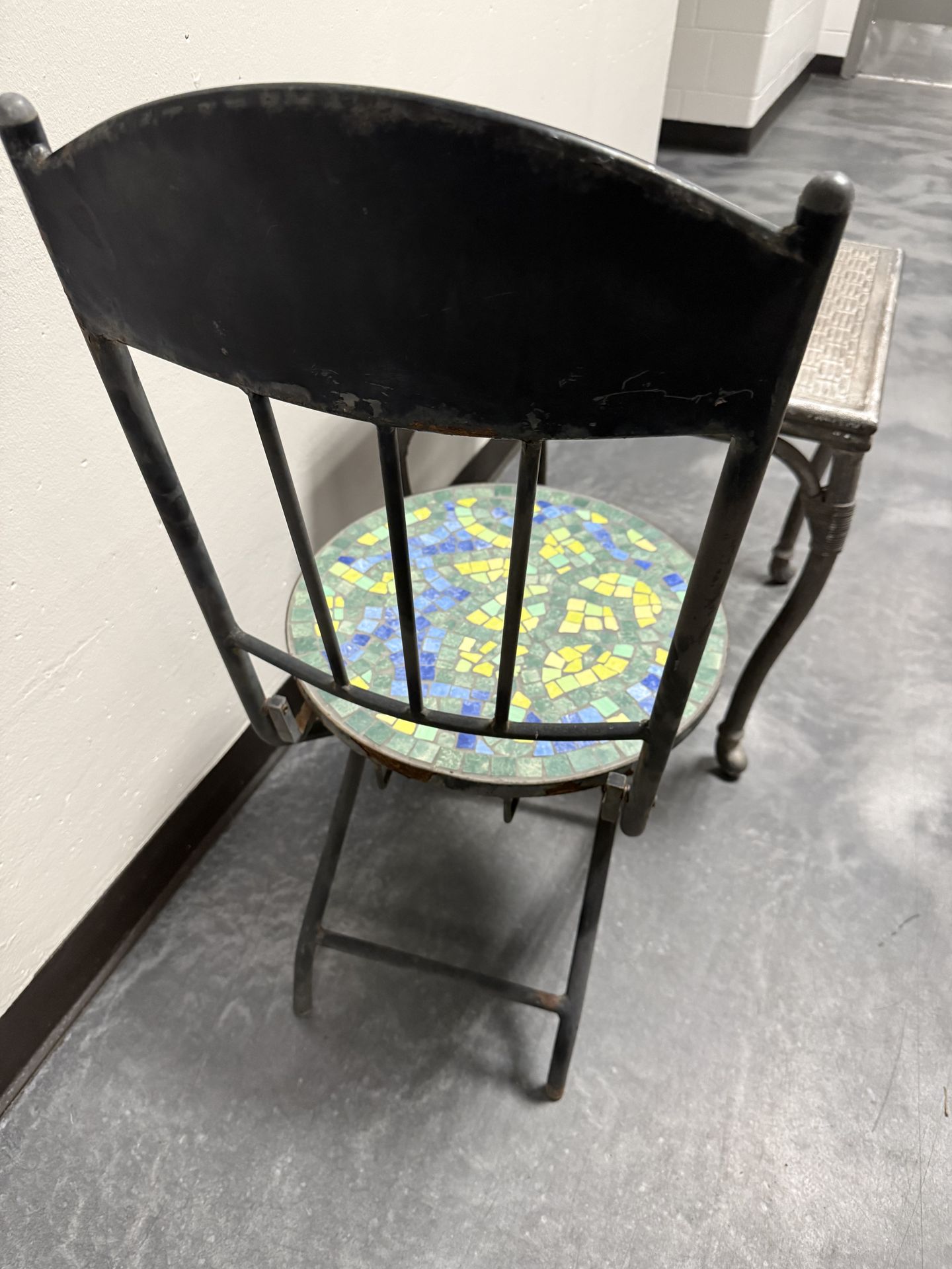 CASAINC 19.8-in W x 17-in H Antique Bronze Metal Modern End Table and mosaic bistro chair