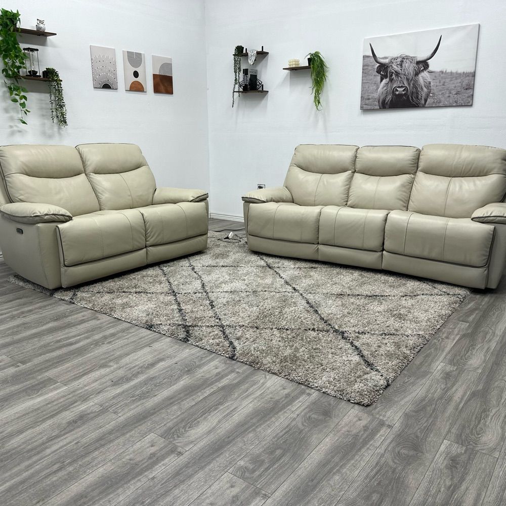 White Recliner Couch Set Free Delivery for Sale in Phoenix, AZ OfferUp