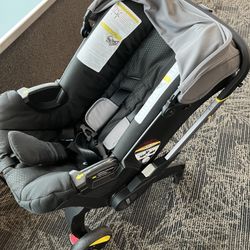 Doona Travel stroller/car Seat In One (infant/early Toddler)