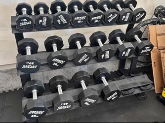 FULL SET OF HARDLY USED 10-50LB DUMBBELLS WITH 3 TIERED STEEL RACK