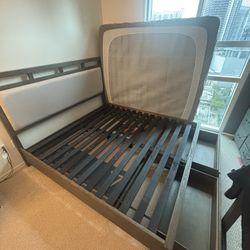 King Bed (no mattress)