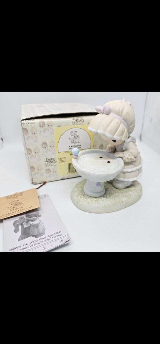 Precious Moments Porcelain Figurine A Reflection Of His Love 1990 Girl Mirror
Excellent Pre-owned condition,  no flaws, mint condition as it was kep