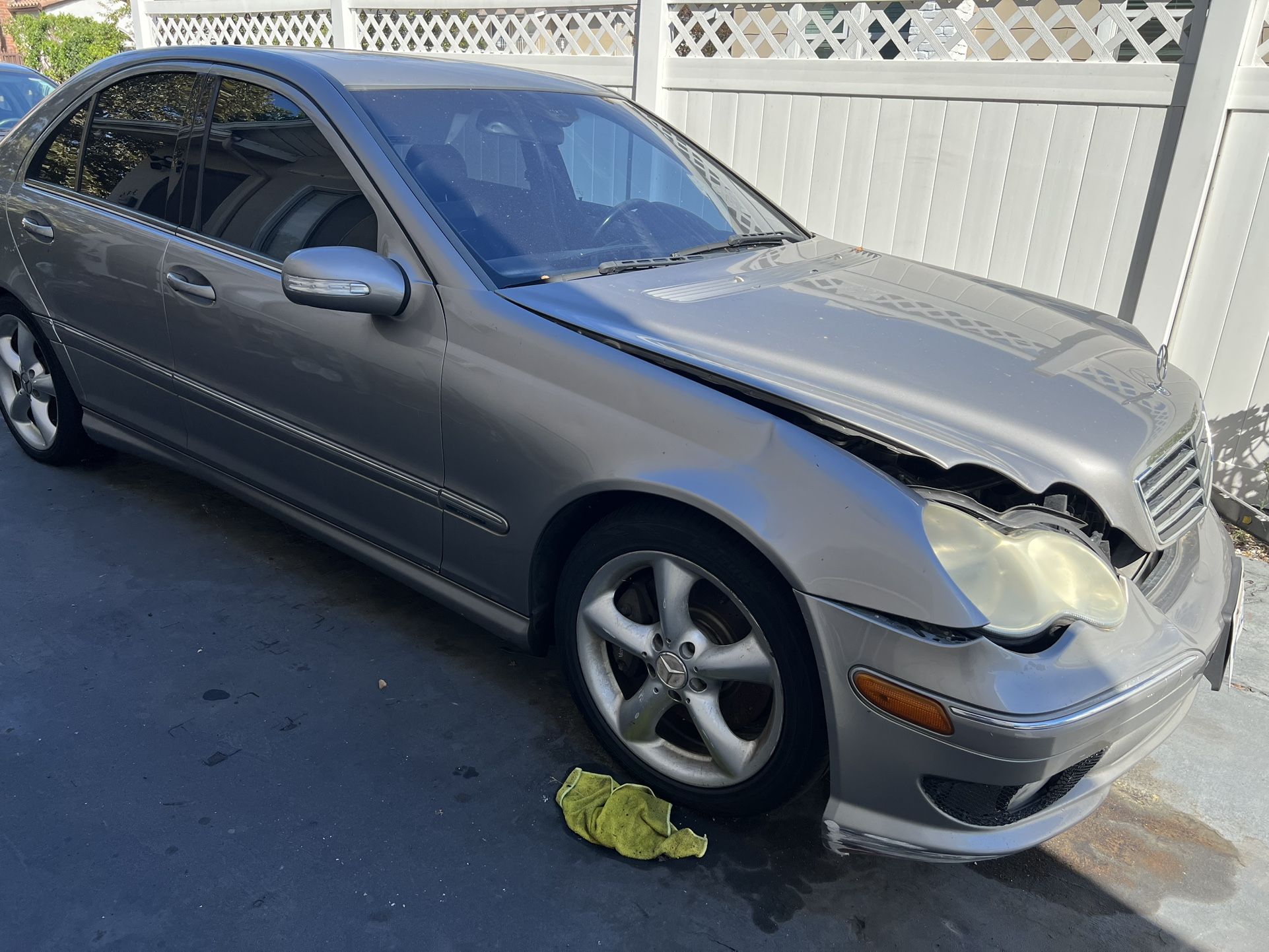 2005 MERCEDES BENZ C230 - FOR PARTS / SALVAGE