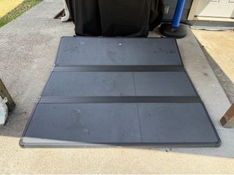 5’5 Ft Ford Tonneau Cover Trifold Used