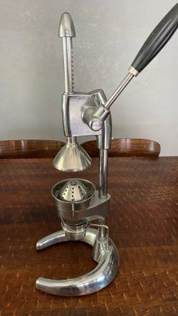 Orange juice maker squeezer