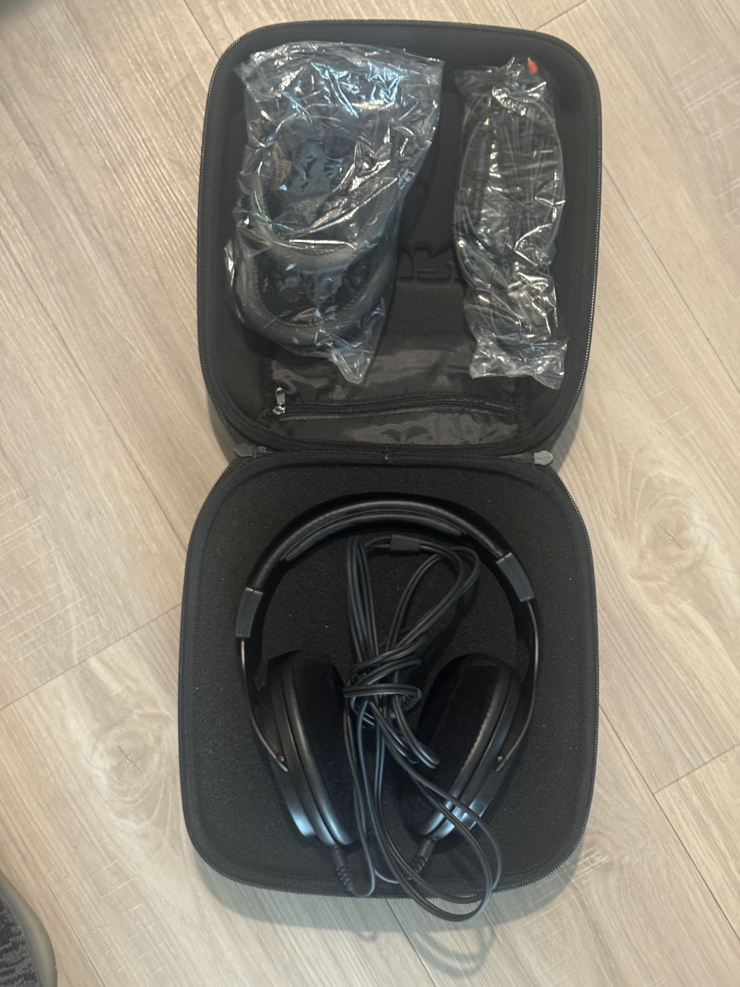 Shure SRH 1840 Pro Reference Headphones Like New