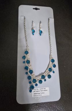 Conjunto De Collar Y Aretes Con Piedras Azules Y Blancas 