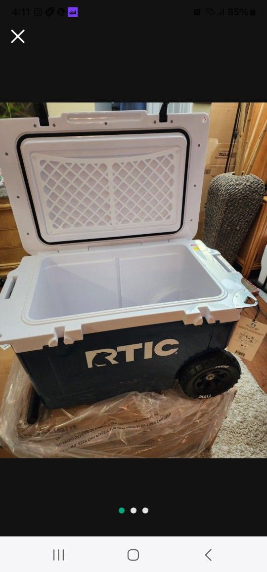 Rtic Ultra-light Cooler WHEEL 52 Qt Red & Blue