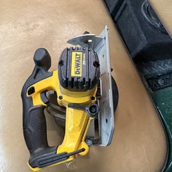 Dewalt Saw