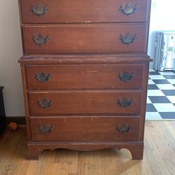 6 drawer wooden dresser - comes with dings & scratches