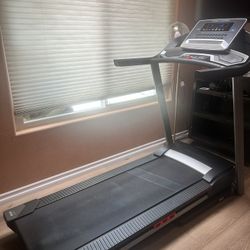 Proform 505CST Folding Treadmill Like New