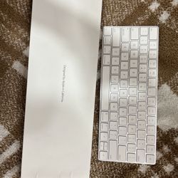 Apple Magic Keyboard 