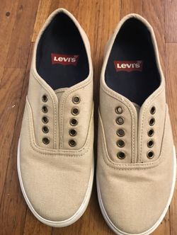 Levi’s size 9