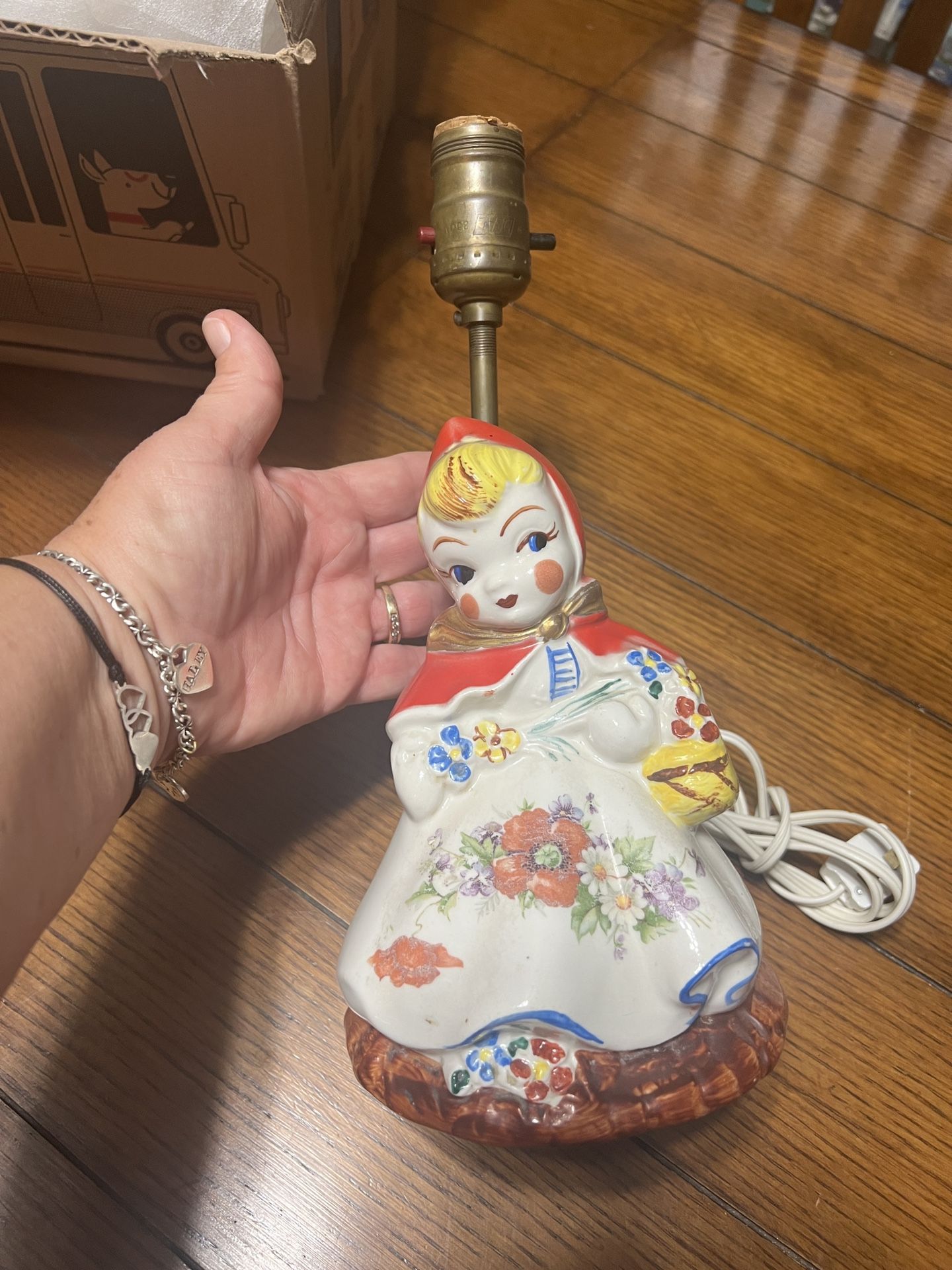 RARE Vintage 1950'S Regal China Co. / Hull Pottery Little Red Riding Hood Lamp W/ Gold Trim WORKS