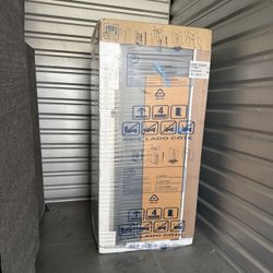 Frigidaire Top Freezer Refrigerator in Fingerprint-Resistant Stainless Look, ENERGY STAR