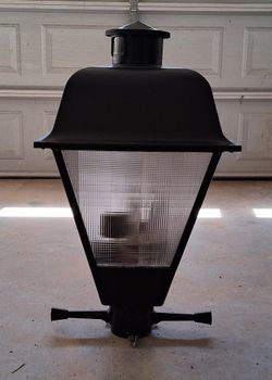 Vintage Colonial Street Light
