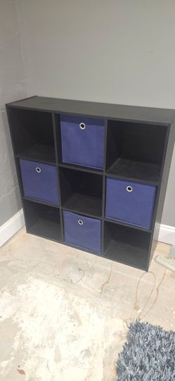 Storage cabinet with drawers