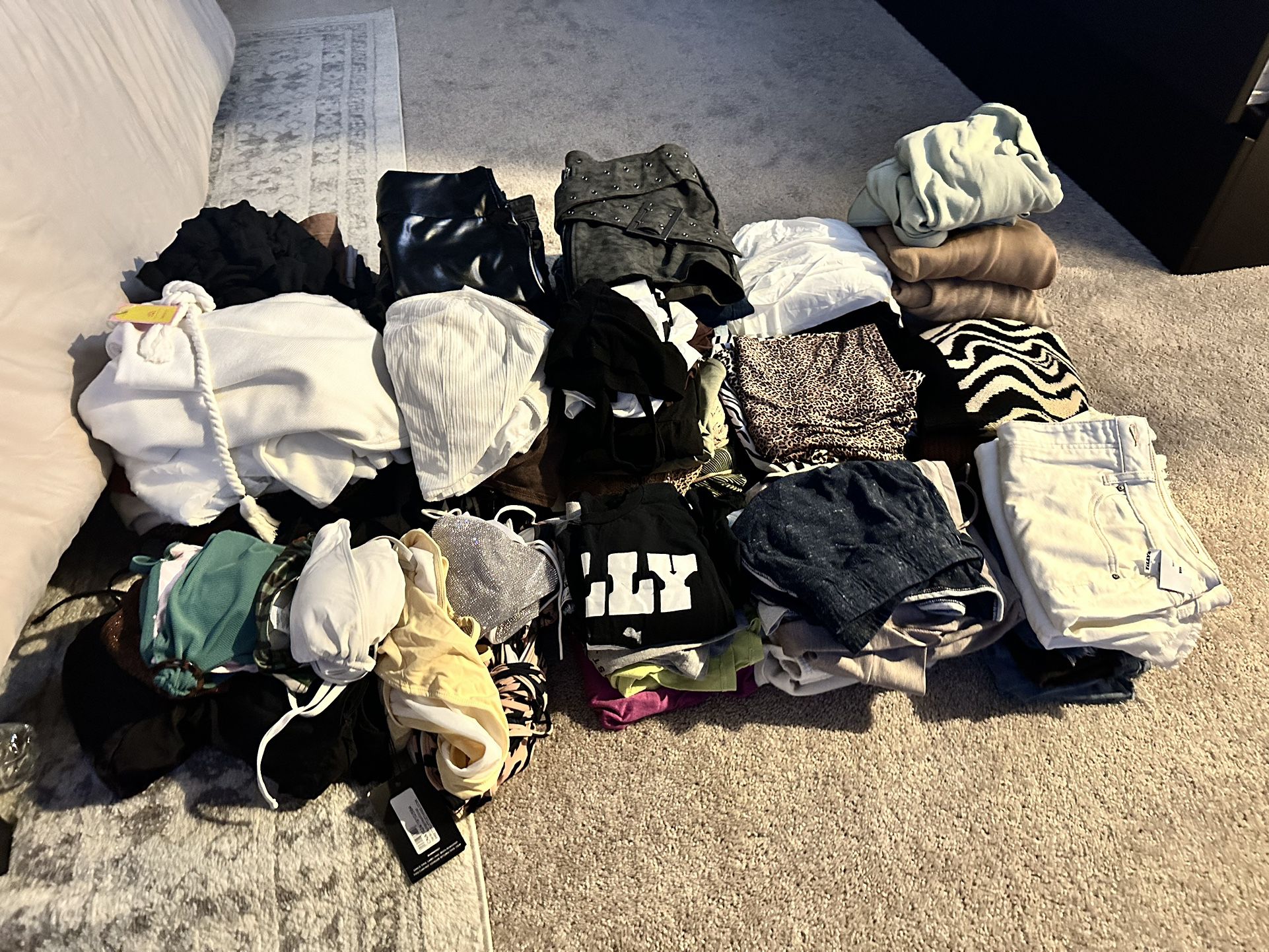 Clothes lot/bundle