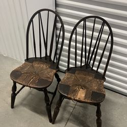20th-century or older Windsor-style chairs with rush seats