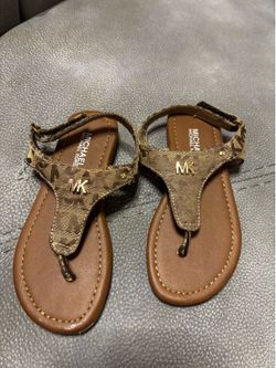 Girl’s sandals