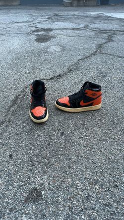 Orange Jordan’s Size 7