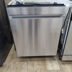 GE Stainless Steel Diswasher In Excellent Working Condition 