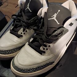 NIKE AIR JORDAN 3 RETRO " WOLF". GREY/ METALLIC SILVER- BLACK. SIZE 12