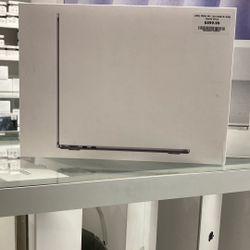 13” MacBook Air M2 8GB/512gb SSD Open Box