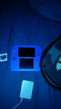 Nintendo 2ds with carry case, charger, 3 games, and pen..READ DESCRIPTION