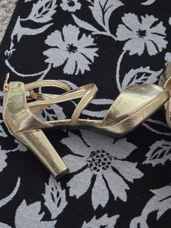 Peep toe shoes