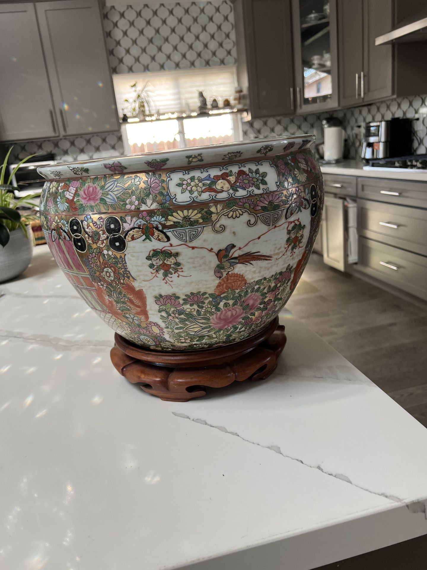 Beautiful vintage Chinese Fish Bowl / Jardiniere in stunning condition