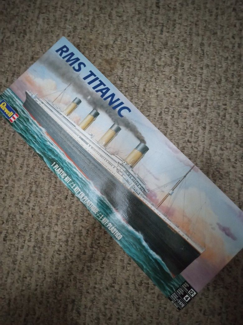Titanic Boat Model