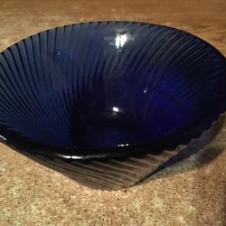 Blue cobalt spiral pattern bowl 4.5 in