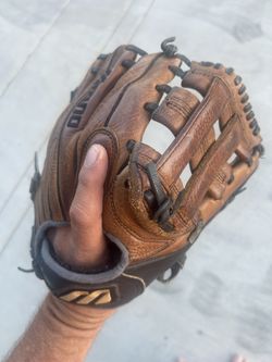 Wilson  RHT Baseball Glove