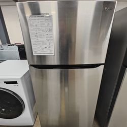 LG 33inch top freezer refrigerator