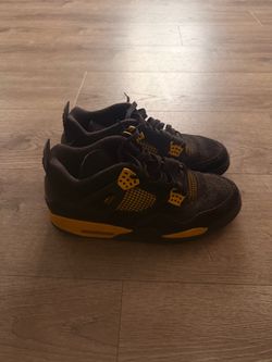 Air Jordan 4 Thunder Black Yellow Sneakers