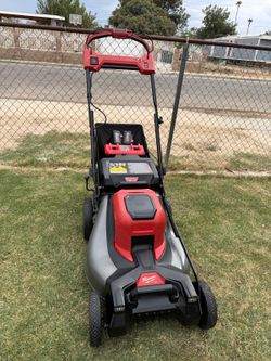 Milwaukee
M18 FUEL Brushless Cordless 21 in. Walk Behind Dual Battery Self-Propelled Mower w/(2) 8.0Ah FORGE Battery and Charger